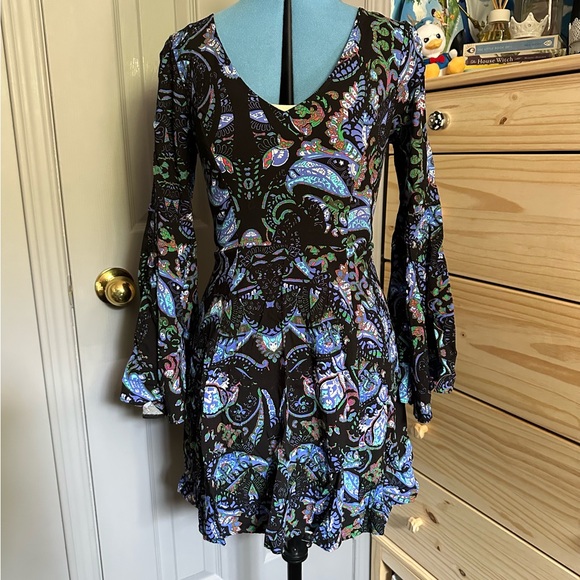 EXPRESS Bell Sleeve Dress - Picture 1 of 9